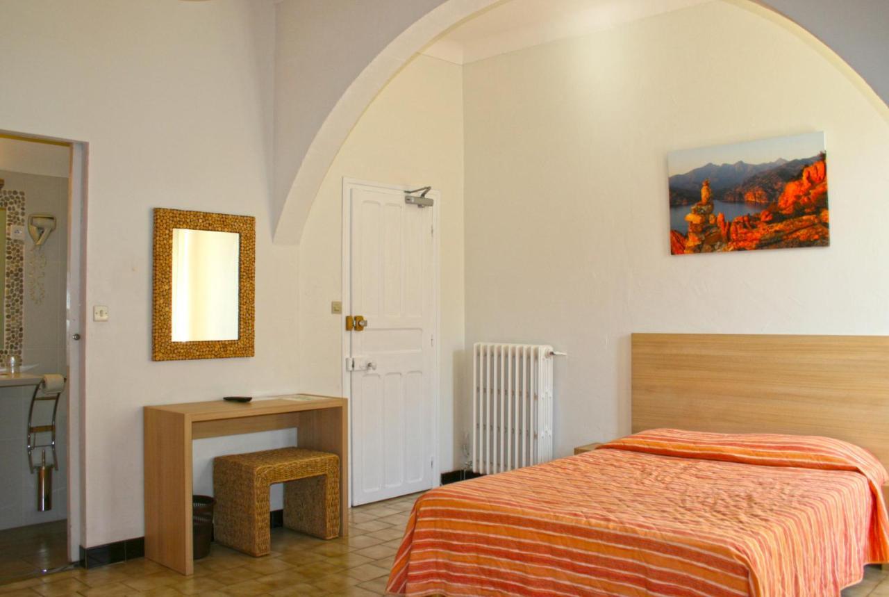 Hotel Colombo- Porto Corse מראה חיצוני תמונה