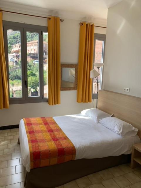 Hotel Colombo- Porto Corse מראה חיצוני תמונה