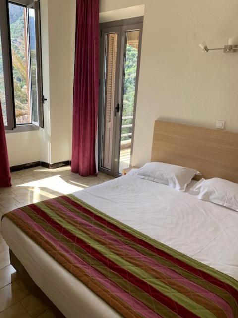 Hotel Colombo- Porto Corse מראה חיצוני תמונה