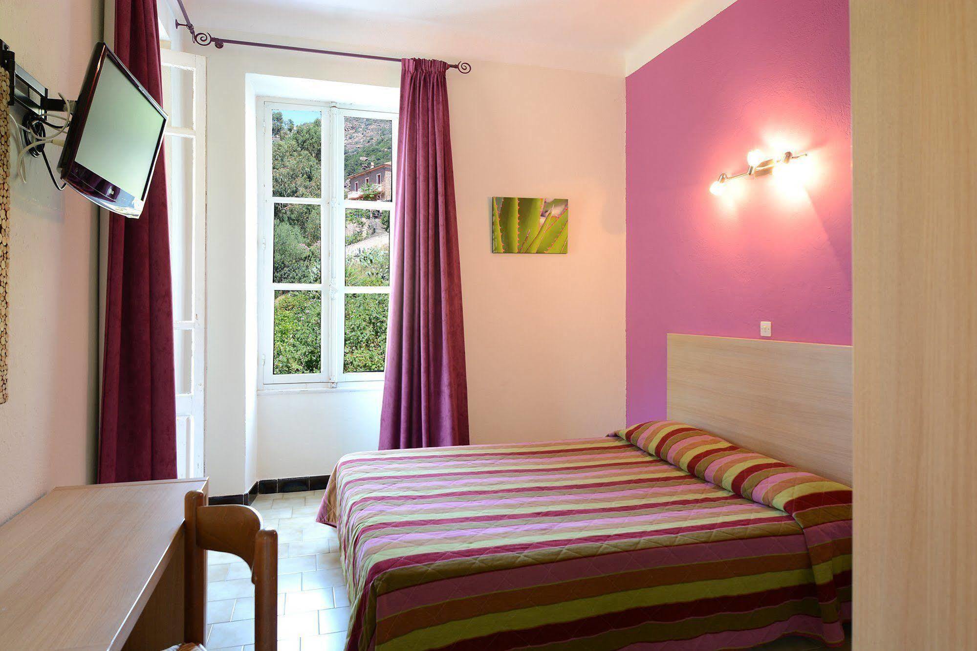 Hotel Colombo- Porto Corse מראה חיצוני תמונה
